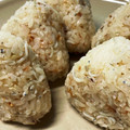 sato3★'s cooksnap of when they made 簡単美味しい♡しらすとおかかのおにぎり.