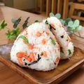 ☆kiyomin☆'s cooksnap of when they made 鮭と塩昆布と大葉のおにぎり.