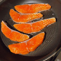 Maryball's cooksnap of when they made ☆家で簡単☆塩鮭の作り方.