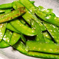 ひなっちち's cooksnap of when they made 絹さや　塩炒め　簡単おつまみ.