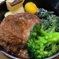 ぽこにゃん2009's cooksnap of when they made 魚焼きグリル直焼き牛肉100％ハンバーグ.