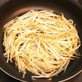 ♡yummy♡'s cooksnap of when they made 簡単おかずもやし炒め.