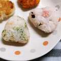 saalalan's cooksnap of when they made 簡単幼児食☆おにぎり☆鮭と青のり.