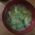 クック1FX93J☆'s cooksnap of when they made 簡単！ヘルシー☆豆苗とお揚げのお味噌汁.