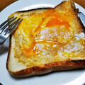 3児のハハ薬's cooksnap of when they made 半熟たまごとマヨハムチーズのトースト.