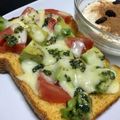 ☆GSSQHY☆'s cooksnap of when they made レンジで簡単アボトマチーズのバジルソース.