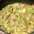 yuccomi's cooksnap of when they made 鶏ももとキャベツのガリバタ炒め★.