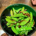 GoGo島みかん's cooksnap of when they made スナックえんどうのニンニク炒め.