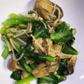 ナルぴょん's cooksnap of when they made 牡蠣とエノキタケのニンニクバター醤油炒め.