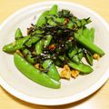 ＊実月＊'s cooksnap of when they made スナップエンドウと胡桃のバター醤油炒め.