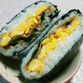 ☆★あんず姫★☆'s cooksnap of when they made 炒り卵とほうれん草バター醤油◆おにぎらず.