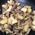 浩次ｗ's cooksnap of when they made じゃがいもとシメジの挽肉炒め♡.
