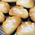 kahoppesan's cooksnap of when they made クリームがはみ出さないクリームパン♪.