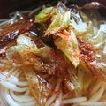 kuragenoie's cooksnap of when they made 揚げ葱とすりごまで食べる暖かいかけうどん.