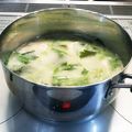 クックQRNPRB☆'s cooksnap of when they made 中華ごまドレの舞茸水菜スープ.