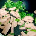 みこふ◉'s cooksnap of when they made ソーセージとセロリ葉っぱのエスニック金平.
