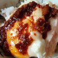 カクヨ's cooksnap of when they made 簡単☆ラー油&ネギのせハムエッグ丼♪.