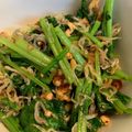 ☆かおりﾝｺﾞ☆'s cooksnap of when they made ラディッシュの葉とナッツとじゃこの炒め物.
