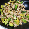 うみこひつ's cooksnap of when they made 豚コマ肉とアボカドのにんにくマヨ炒め.