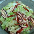 ♡hmmt♡'s cooksnap of when they made イカとキャベツのガリバタ炒め.