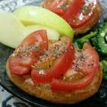 yukitarooo's cooksnap of when they made フライパンdeサクっと焼きパン+トマト＊.