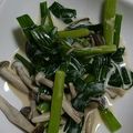 ヨシヨッシー's cooksnap of when they made ニラとシメジの☆めん★マヨおひたし☆.