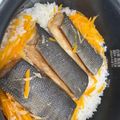 北斗7's cooksnap of when they made 塩鮭とニンジンの炊き込みご飯.