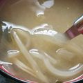 クックUL8OCM☆'s cooksnap of when they made 塩豚、もやし、新玉葱のお味噌汁.