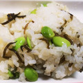 ✿yuiΜΑΜΑ✿'s cooksnap of when they made 塩昆布と枝豆の混ぜご飯弁当.