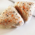 E吉☆'s cooksnap of when they made 鮭フレークと黒ゴマのおにぎり.