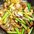 ビルメンズ's cooksnap of when they made 鶏ムネと新玉ねぎの彩りオイスター炒め.