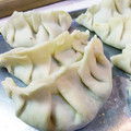 bigflowers's cooksnap of when they made 材料２つ❗簡単❗もちもち✨手作り餃子の皮.