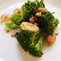 Varenie's cooksnap of when they made 簡単✬エビとブロッコリーのアヒージョ.