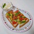 うまうま・らぶ's cooksnap of when they made アボカドとトマトのトースト.