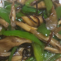 酢みーみ's cooksnap of when they made 舞茸とピーマンの塩昆布炒め.