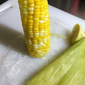 Greenbelt's cooksnap of when they made とうもろこしレンジで丸ごと ポンと皮むき.