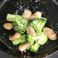 ぺりりん's cooksnap of when they made ブロッコリーとソーセージの粉チーズソテー.