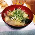 クックDX592G☆'s cooksnap of when they made 大根・わかめと油揚げの味噌汁.