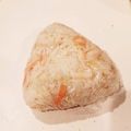 ♡YKitchen♡'s cooksnap of when they made ごまとカニカマのおにぎり.