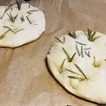 双子ボーイズのママ☆'s cooksnap of when they made 庭のローズマリーでフォカッチャ.