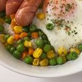 スマイル♡'s cooksnap of when they made 簡単ご飯♪目玉焼き＆ミックスベジタブル丼.