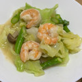 yopikore's cooksnap of when they made ご飯がススム♪海老とキャベツの中華塩炒め.