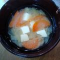 戦艦スパイダー's cooksnap of when they made 味噌汁（人参・ネギ・豆腐・ワカメ）.