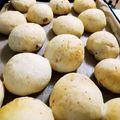 10りい's cooksnap of when they made ドライフルーツとクリチの白いちぎりパン。.