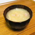 Asato★'s cooksnap of when they made 簡単♪えのきとたまねぎとベーコンのみそ汁.