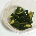 自由キッチン's cooksnap of when they made 包丁まな板不要！手割りやみつきキュウリ.