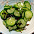 クックP2O21O☆'s cooksnap of when they made 簡単！おいしいきゅうりと塩こんぶの和え物.