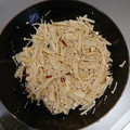 500k's cooksnap of when they made 簡単おつまみ♡えのきのペペロンチーノ炒め.
