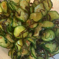 クックMOYN5I☆'s cooksnap of when they made 簡単！おいしいきゅうりと塩こんぶの和え物.