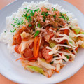 ☆３匹の子ぶた☆'s cooksnap of when they made 焼きそばソースで☆野菜炒め丼.